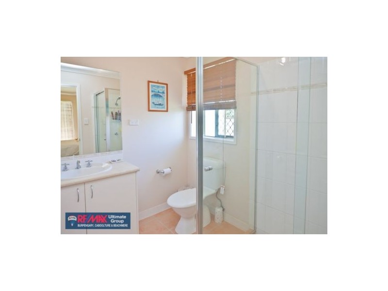 6 Weeroona Ave, Beachmere QLD 4510