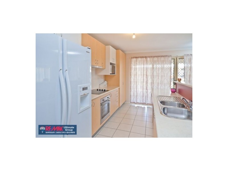 6 Weeroona Ave, Beachmere QLD 4510