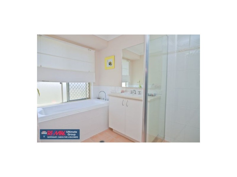 6 Weeroona Ave, Beachmere QLD 4510