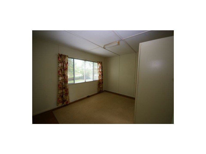 94 Biggs Ave, Beachmere QLD 4510