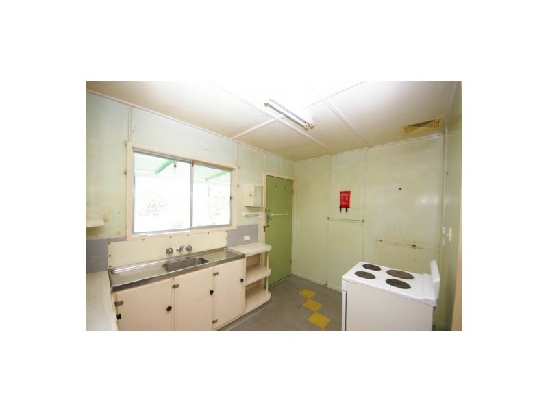 94 Biggs Ave, Beachmere QLD 4510