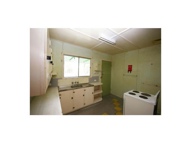 94 Biggs Ave, Beachmere QLD 4510