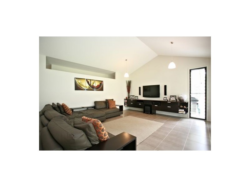 102 Mallard Court, Upper Caboolture QLD 4510