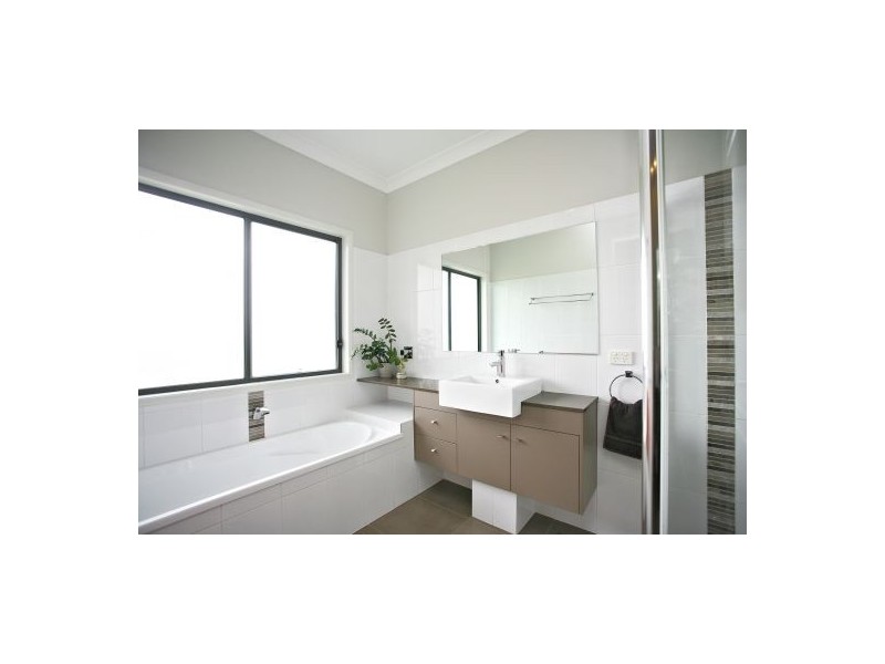 102 Mallard Court, Upper Caboolture QLD 4510