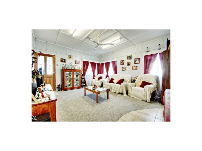 4 Dowling Street, Park Avenue QLD 4701