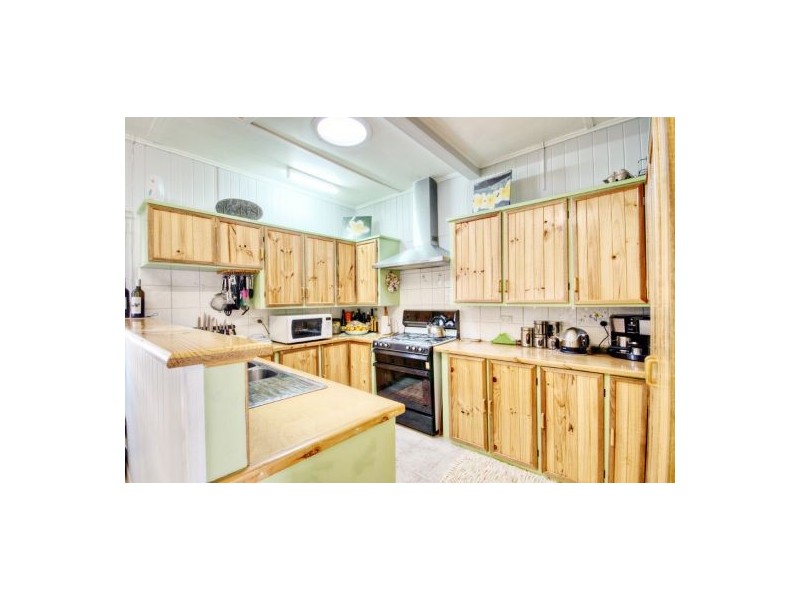 4 Dowling Street, Park Avenue QLD 4701