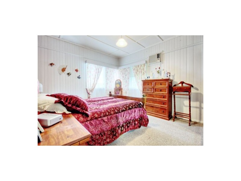 4 Dowling Street, Park Avenue QLD 4701