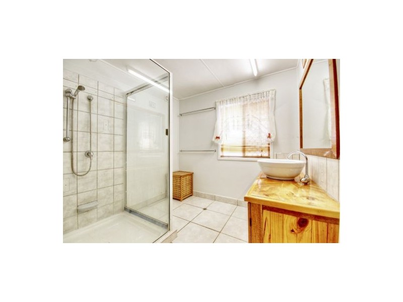 4 Dowling Street, Park Avenue QLD 4701