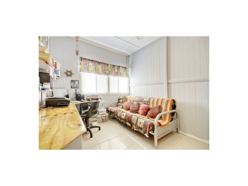 4 Dowling Street, Park Avenue QLD 4701