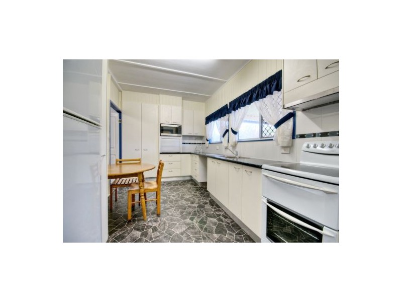 6  Dowling Street, Park Avenue QLD 4701