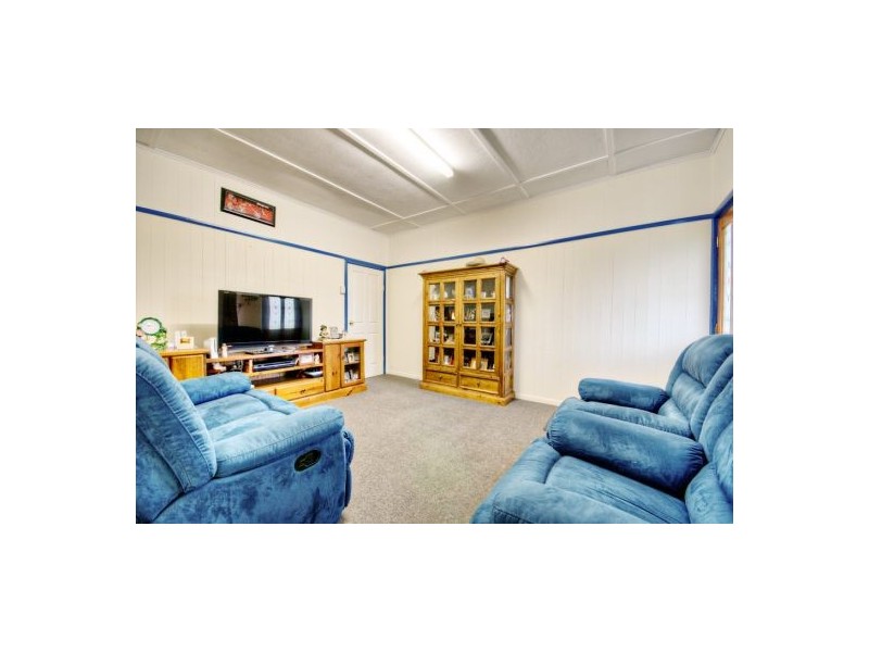 6  Dowling Street, Park Avenue QLD 4701