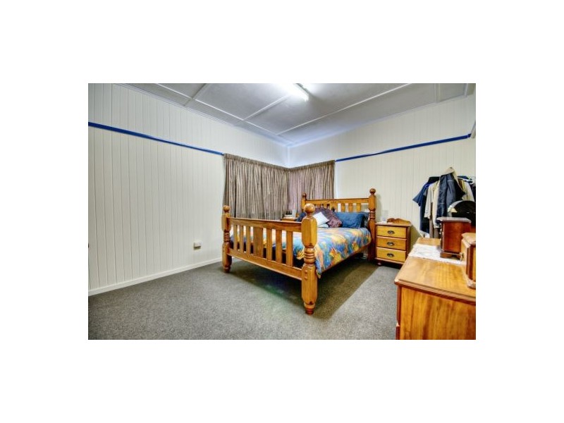 6  Dowling Street, Park Avenue QLD 4701