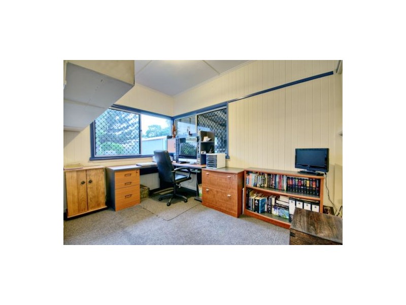 6  Dowling Street, Park Avenue QLD 4701