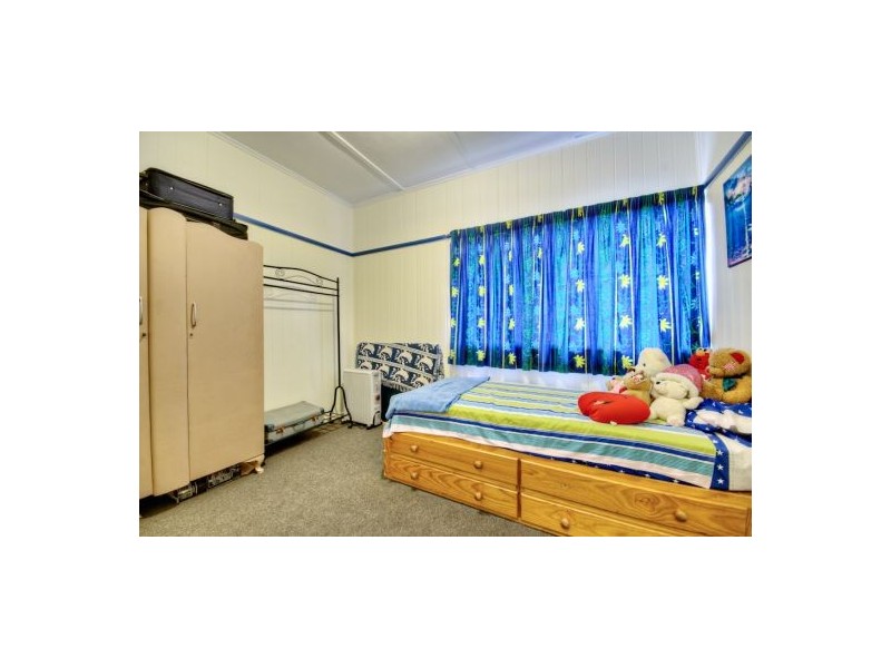 6  Dowling Street, Park Avenue QLD 4701