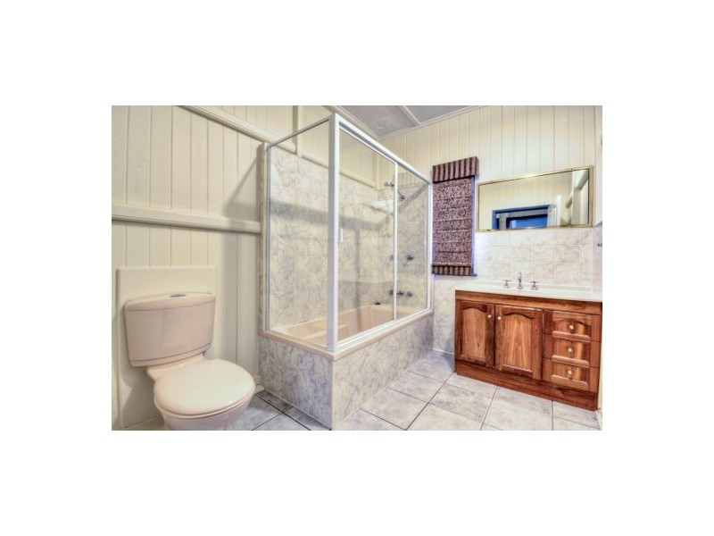 6  Dowling Street, Park Avenue QLD 4701