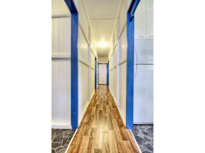 6  Dowling Street, Park Avenue QLD 4701