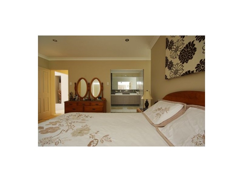 33-35  Cocos Drive, Ningi QLD 4511