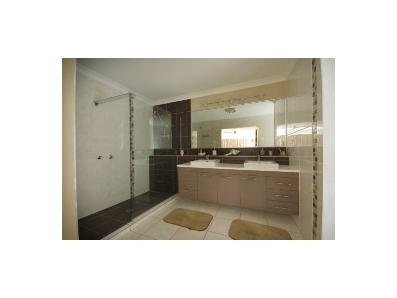 33-35  Cocos Drive, Ningi QLD 4511