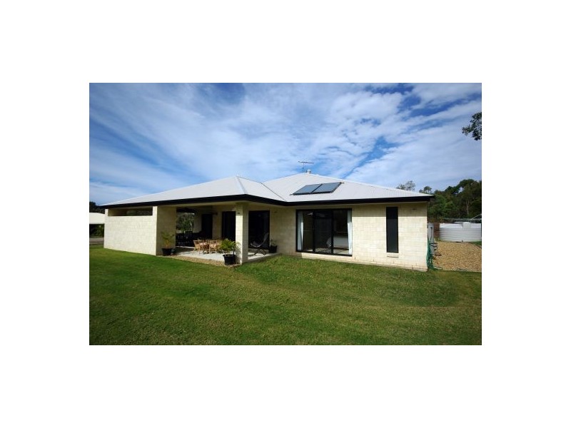 33-35  Cocos Drive, Ningi QLD 4511