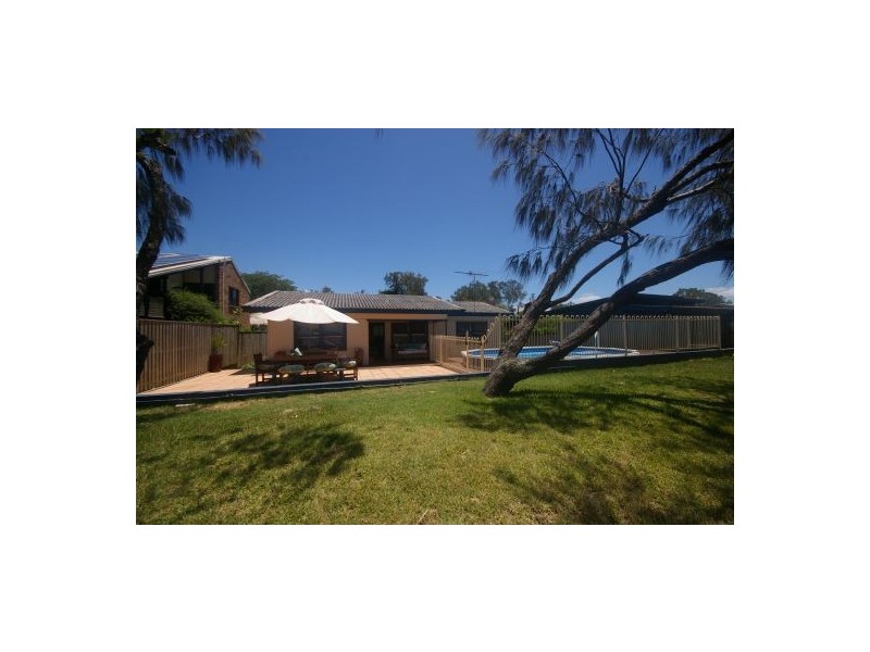 113 Biggs Ave, Beachmere QLD 4510