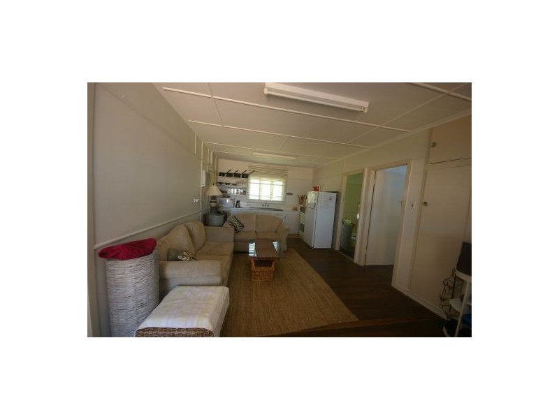 113 Biggs Ave, Beachmere QLD 4510