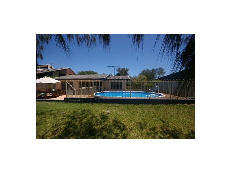 113 Biggs Ave, Beachmere QLD 4510