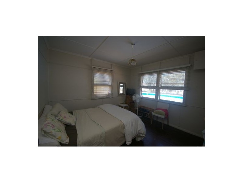 113 Biggs Ave, Beachmere QLD 4510