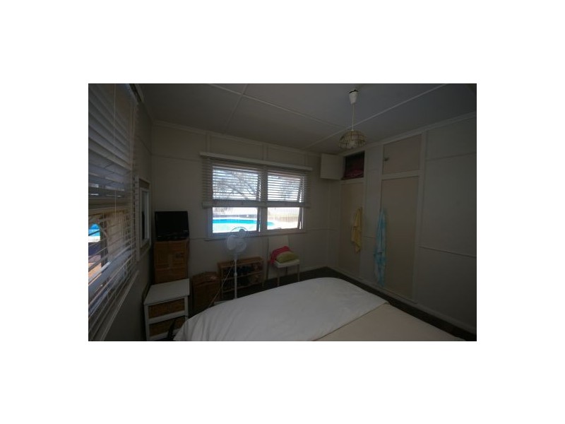 113 Biggs Ave, Beachmere QLD 4510