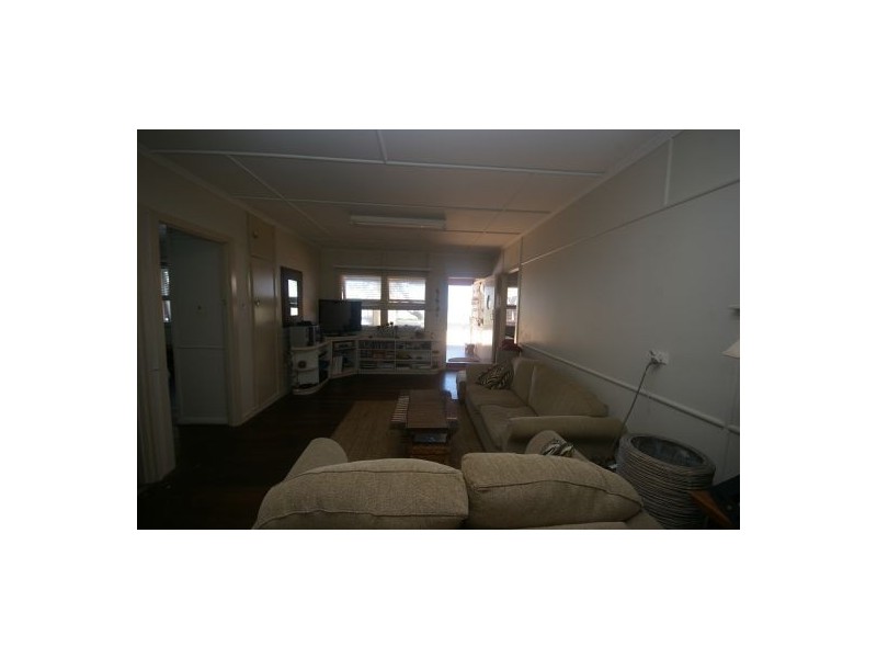 113 Biggs Ave, Beachmere QLD 4510