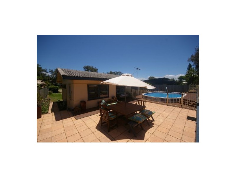 113 Biggs Ave, Beachmere QLD 4510