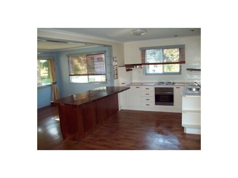 28 Whiting Street, Beachmere QLD 4510