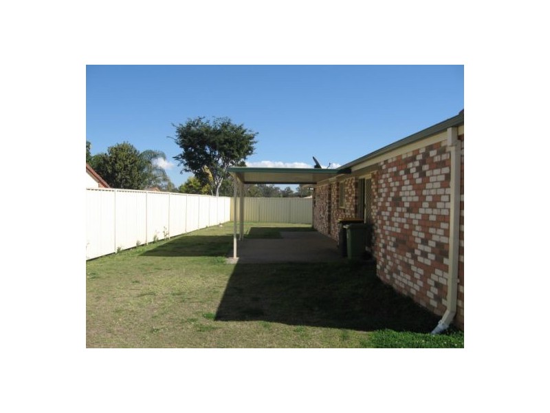 8 Hillside Court, Morayfield QLD 4506