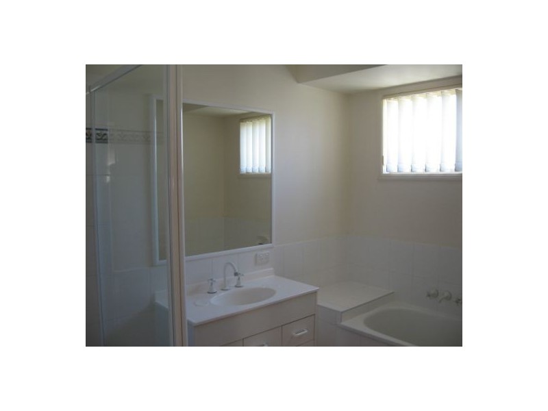 8 Hillside Court, Morayfield QLD 4506