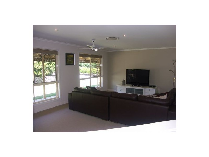 26 Bushland Pl, Morayfield QLD 4506