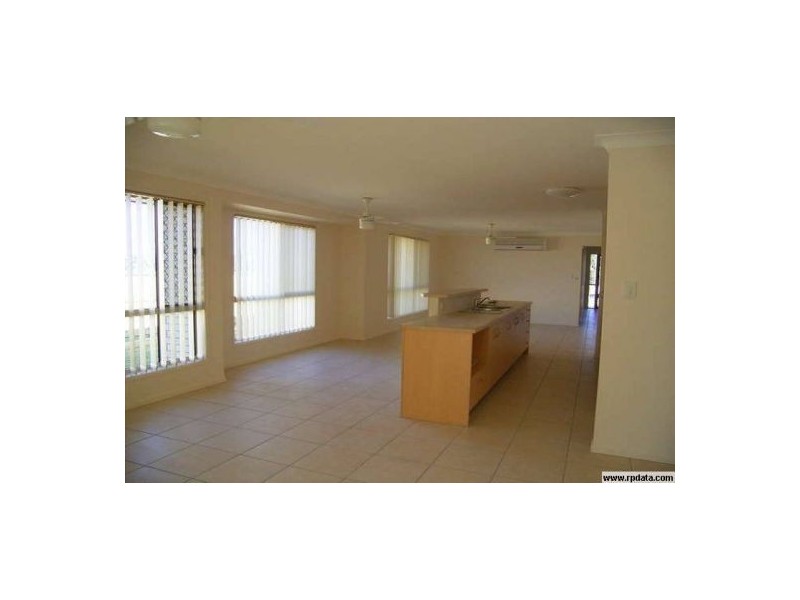 16 Eugenia Av, Rothwell QLD 4022