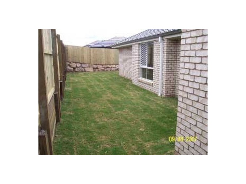 16 Eugenia Av, Rothwell QLD 4022