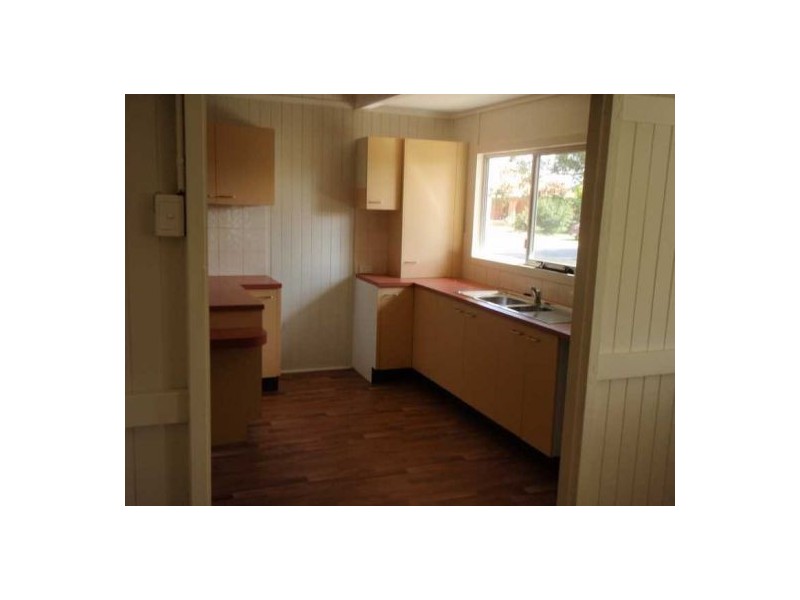 89 Biggs Ave, Beachmere QLD 4510