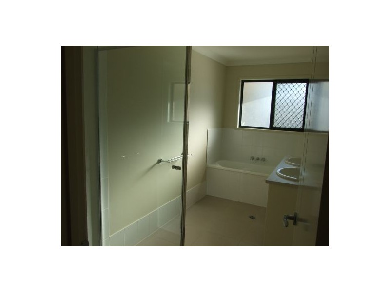 1B Herbert Ct, Morayfield QLD 4506