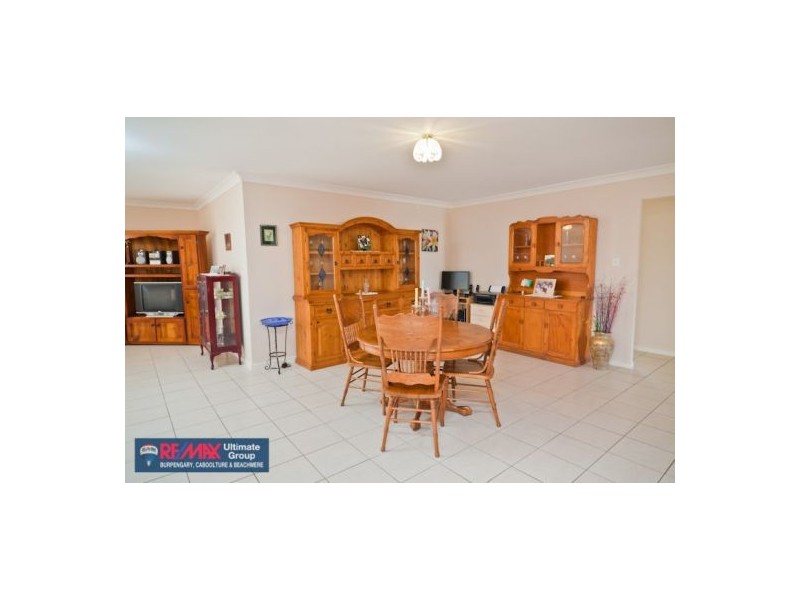 6 Weeroona Ave, Beachmere QLD 4510
