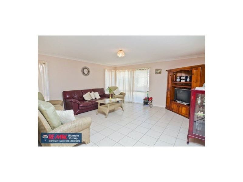 6 Weeroona Ave, Beachmere QLD 4510