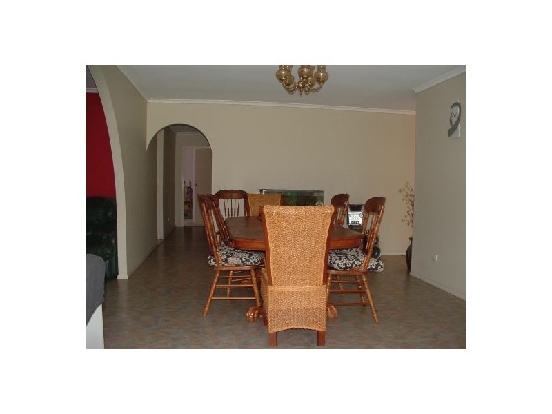 18 Kestrel Crt, Morayfield QLD 4506