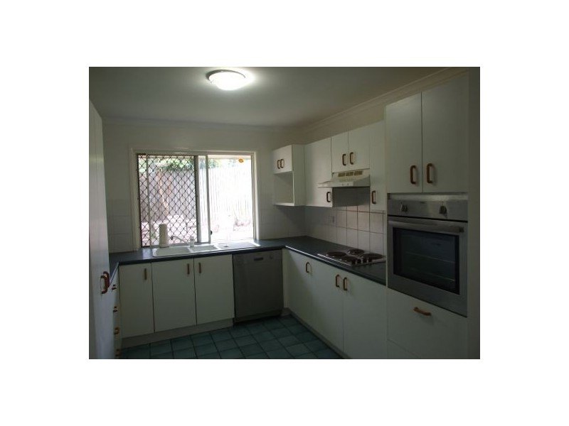 2/4 Desmond Street, Narangba QLD 4504