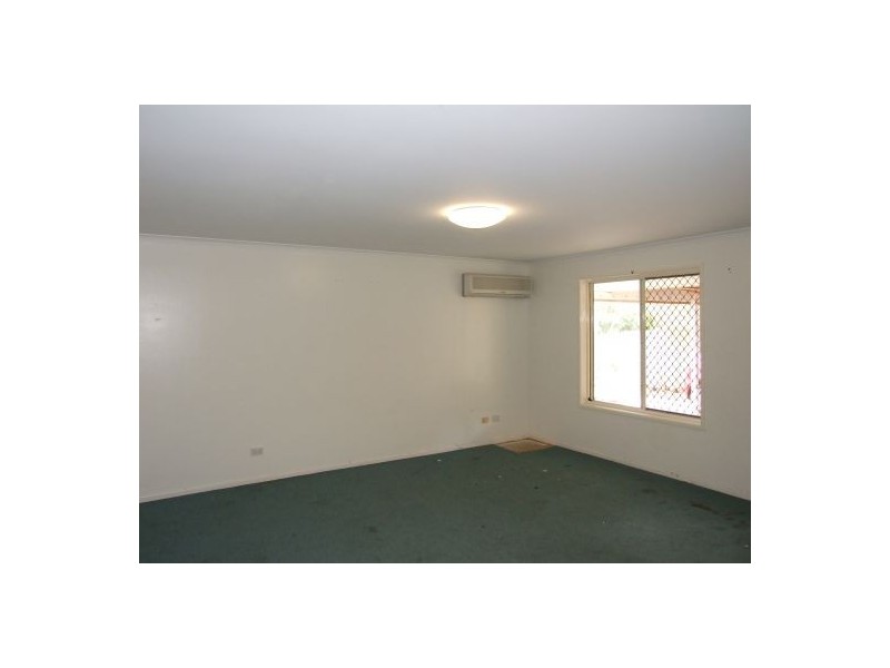 2/4 Desmond Street, Narangba QLD 4504