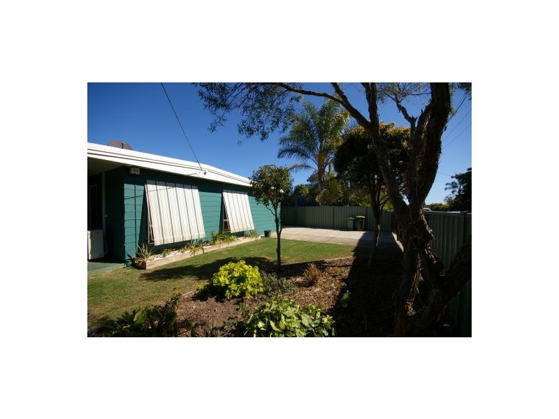 22 Gillian Street, Beachmere QLD 4510