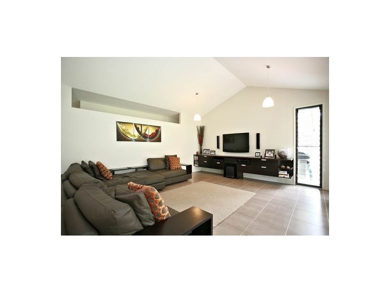 102 Mallard Court, Upper Caboolture QLD 4510