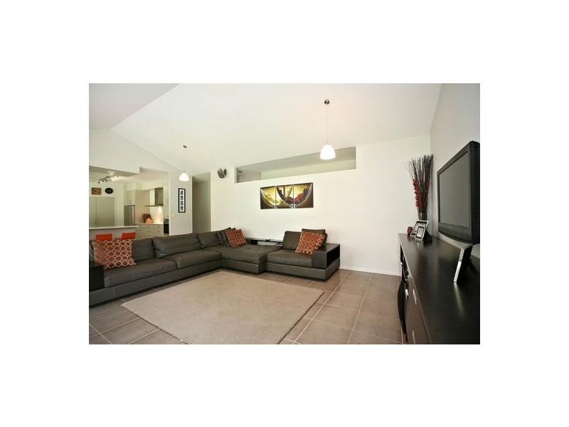 102 Mallard Court, Upper Caboolture QLD 4510