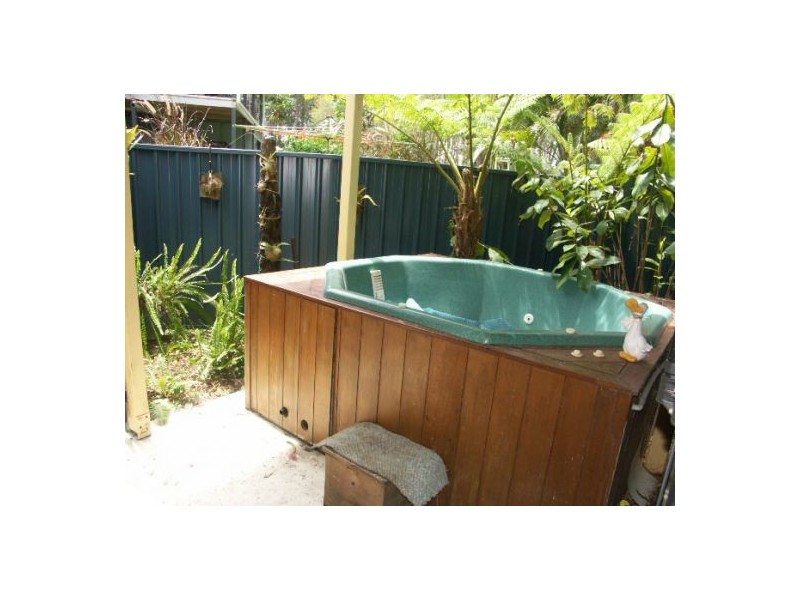 12 Riversleigh Rd, Beachmere QLD 4510