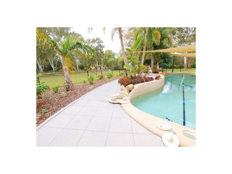 105 Campbell Parade, Beachmere QLD 4510