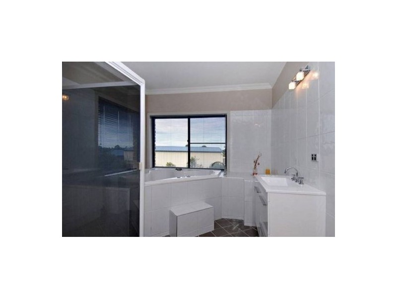 34 Remor Court, Elimbah QLD 4516