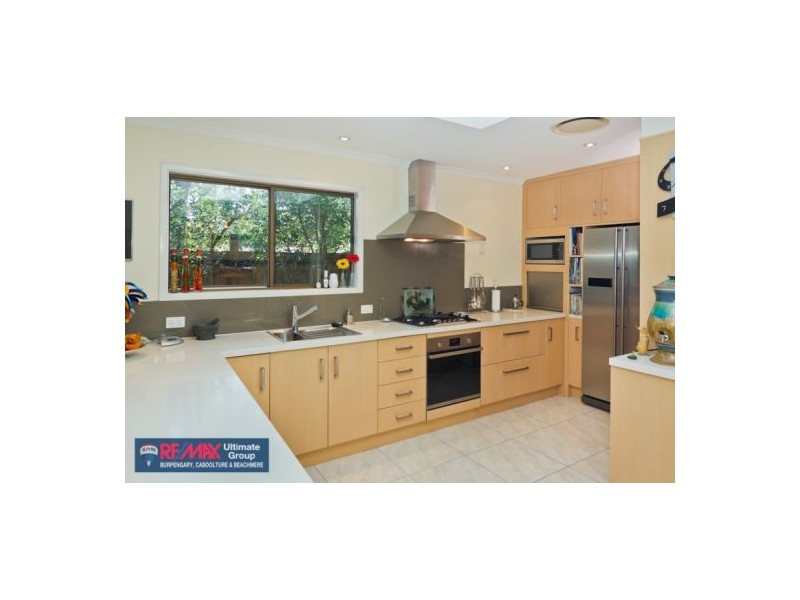 9 Arvon Avenue, Beachmere QLD 4510